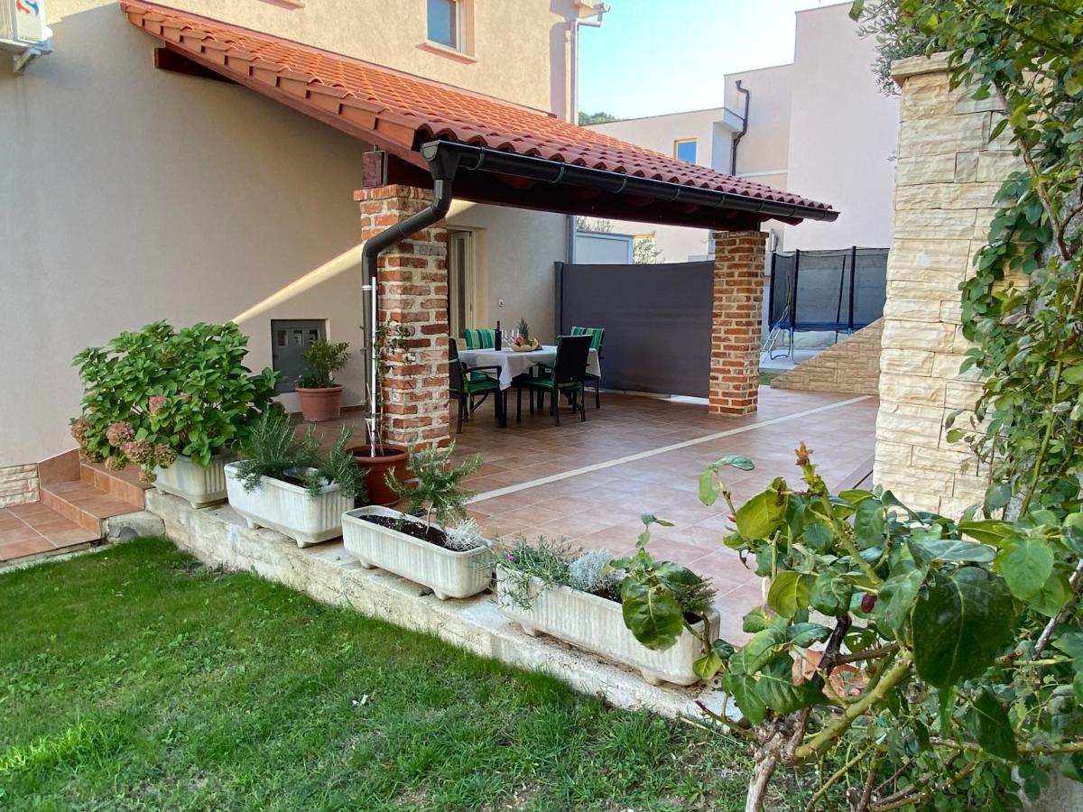 Apartments Poljak Supetarska Draga Exterior foto